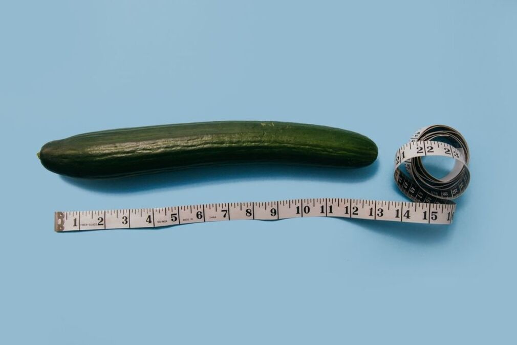 Medición do tamaño do pene usando o exemplo dun pepino